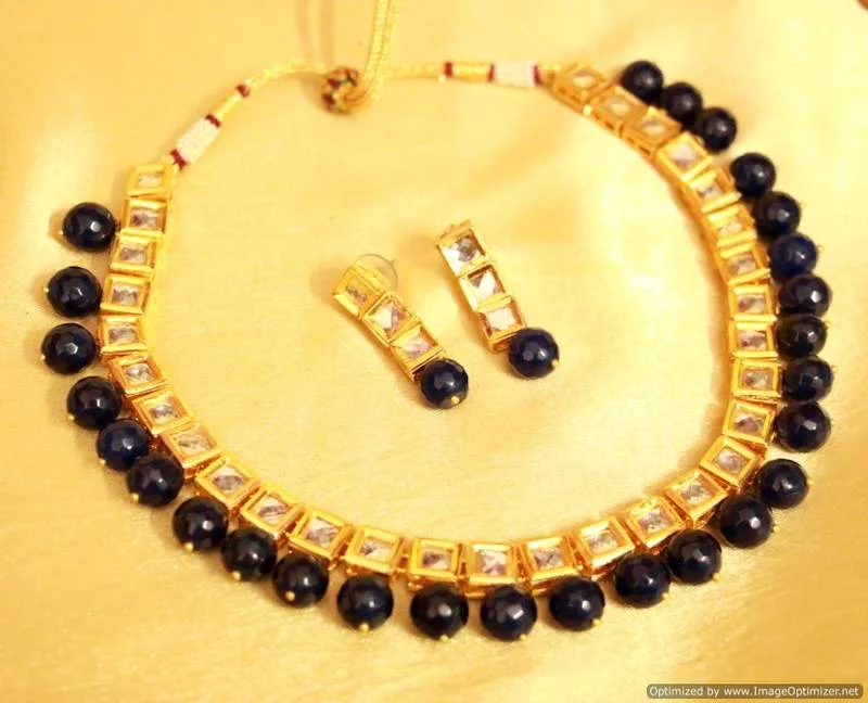 gold chain necklaces for women -Black onyx single line kundan necklace set