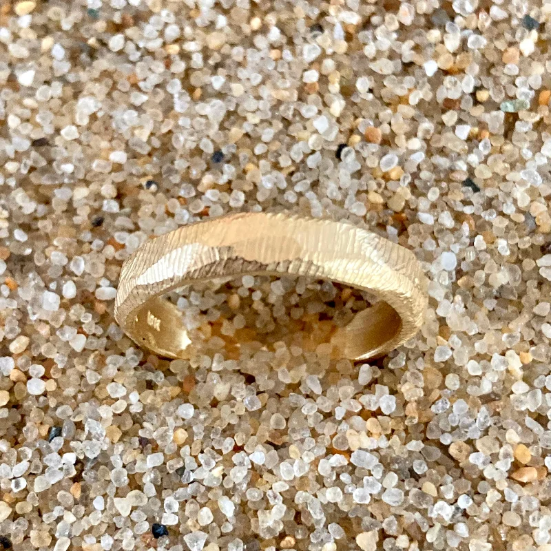 Carved 18K Gold Band Ring