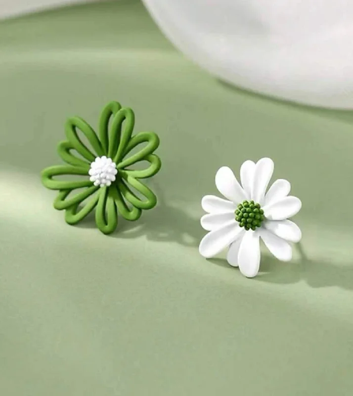 adjustable silver rings for women -Beautiful Green and White Mismatched Flower Stud Earrings