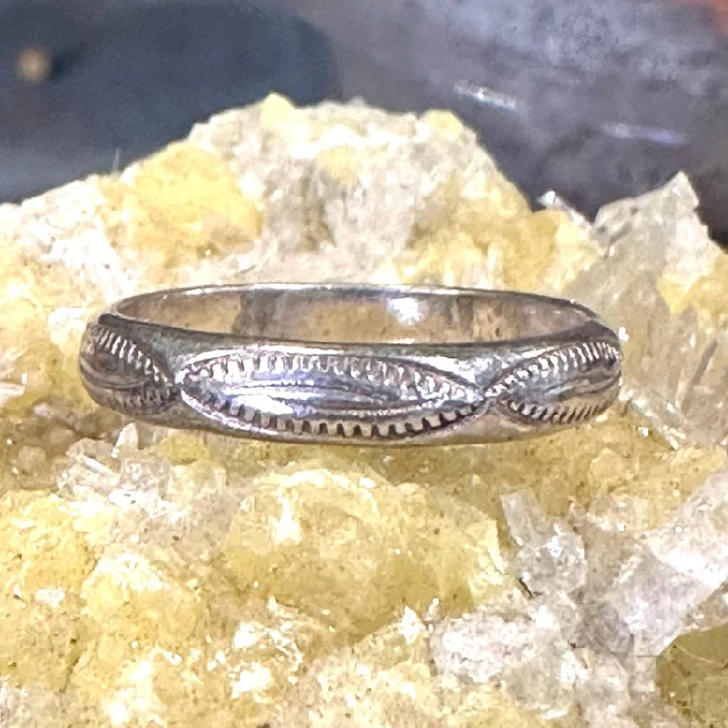 Vintage Navajo Stamp Decorated Sterling Silver  Band Ring 6.25