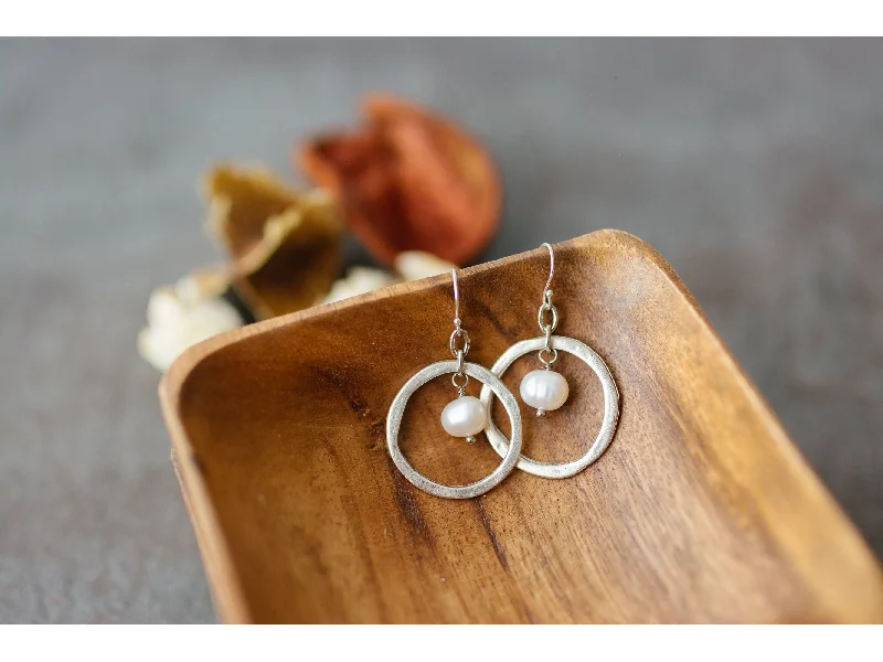 stylish rings for women -Hammered Hoop earrings with pearl charm